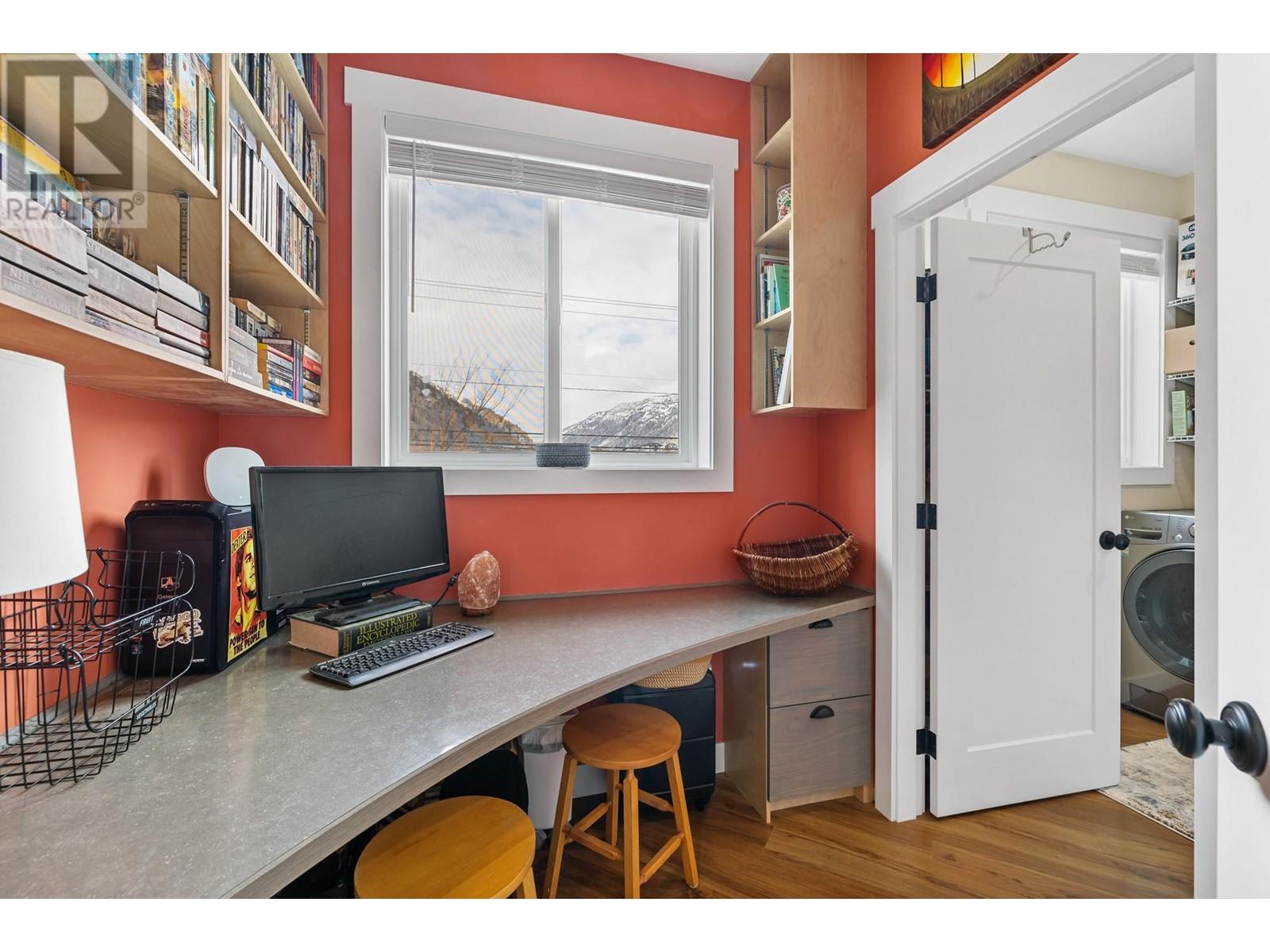  101 7th Avenue, Keremeos