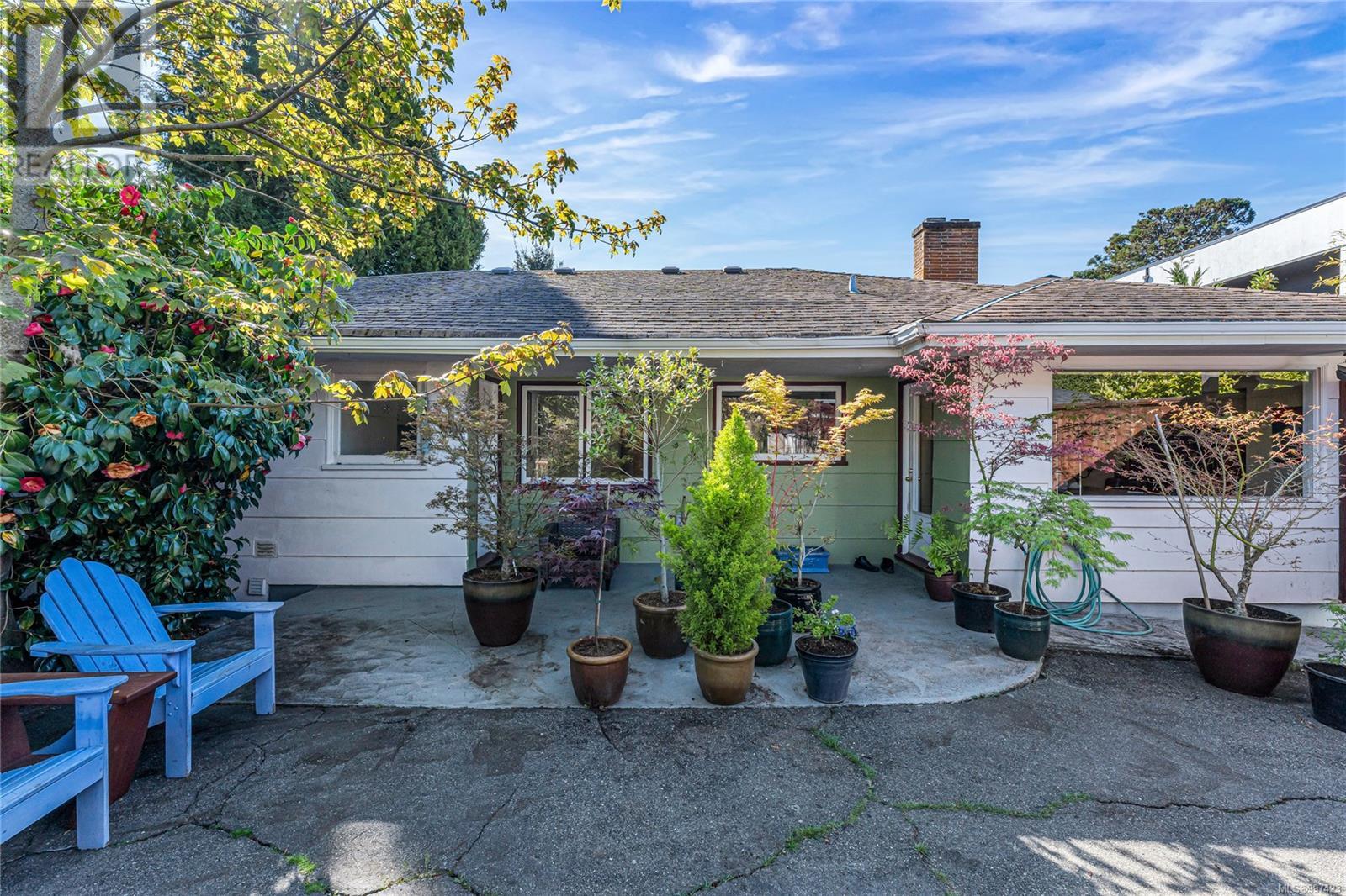 Single Family House for Sale in  Montgomery Ave Victoria 