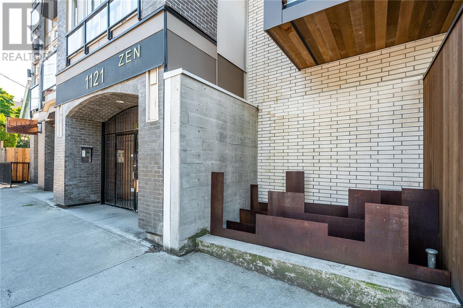 Photo 2 of 203 1121 Fort St, Victoria BC