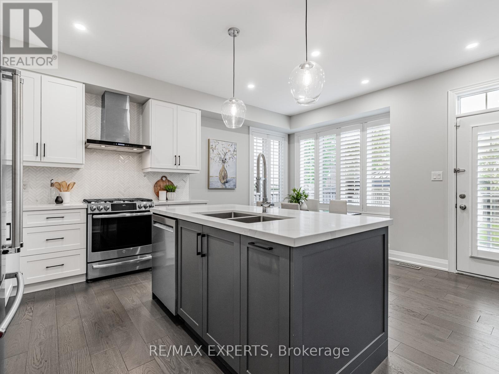 Single Family House for Sale in  SIR STEVENS DRIVE Vaughan (Patterson) 