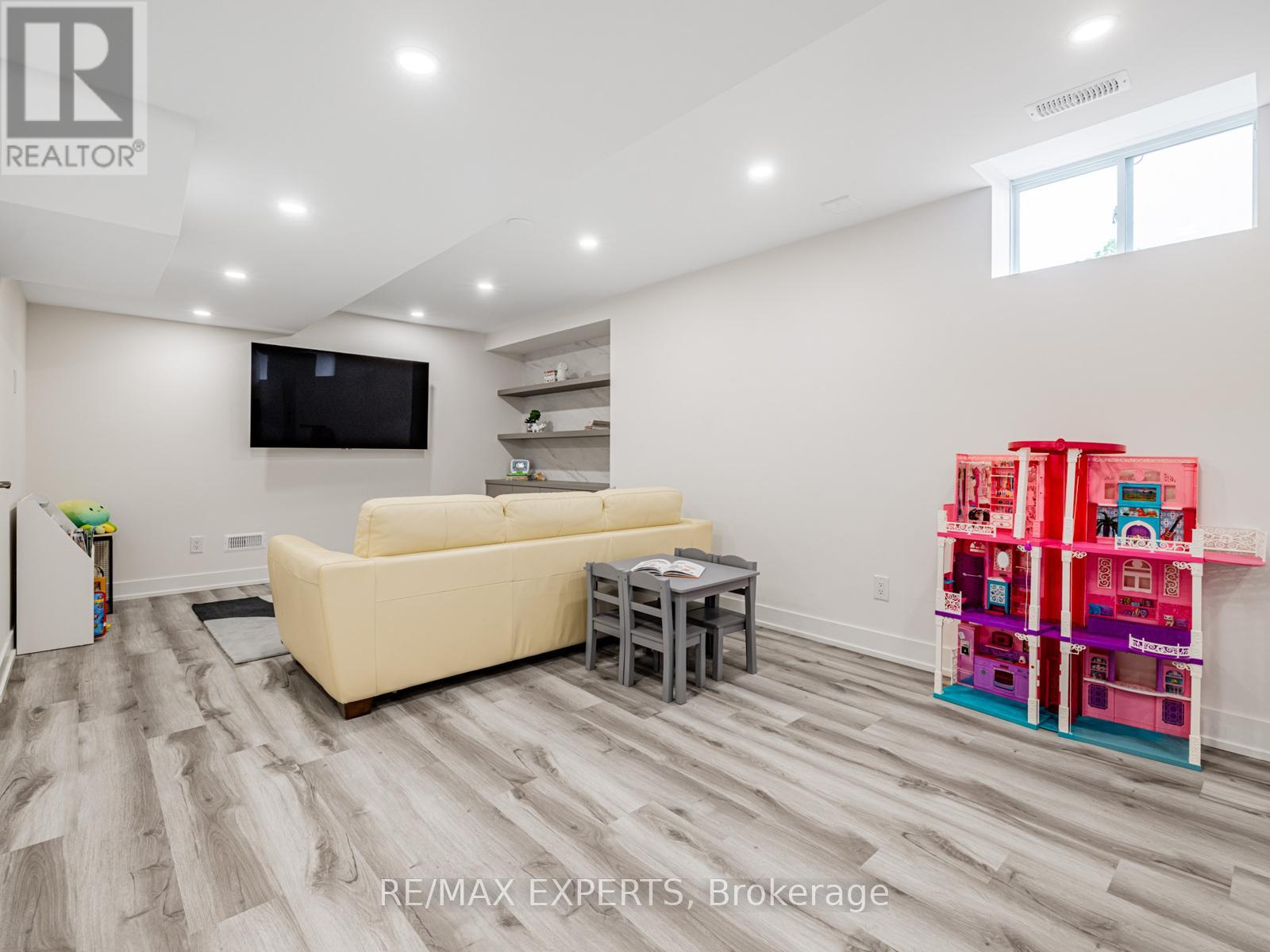 Single Family House for Sale in  SIR STEVENS DRIVE Vaughan (Patterson) 