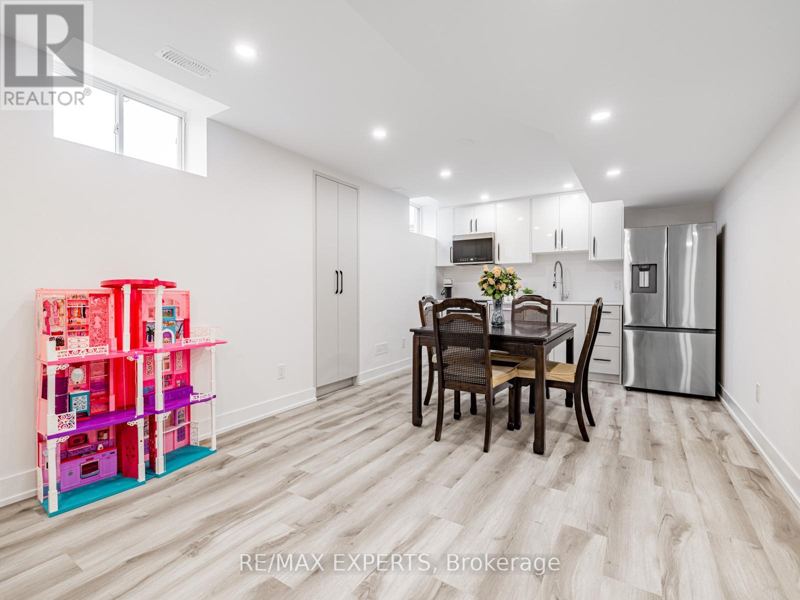 Single Family House for Sale in  SIR STEVENS DRIVE Vaughan (Patterson) 