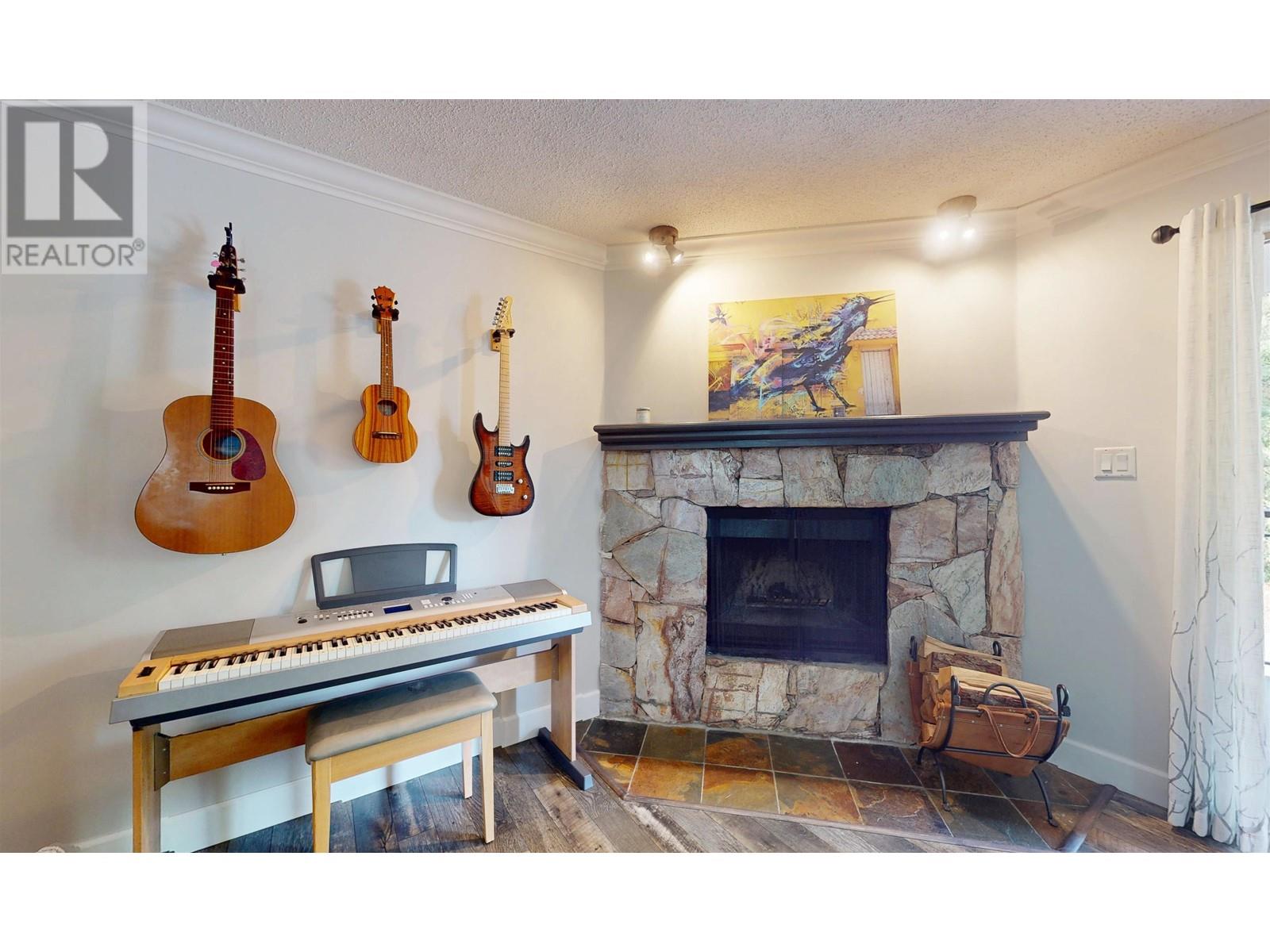 6 2201 EVA LAKE ROAD, Whistler