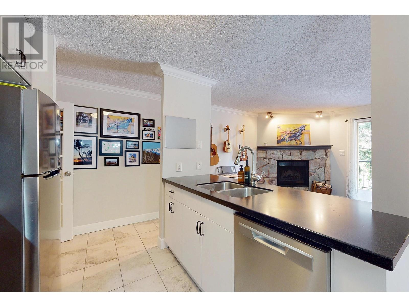 6 2201 EVA LAKE ROAD, Whistler