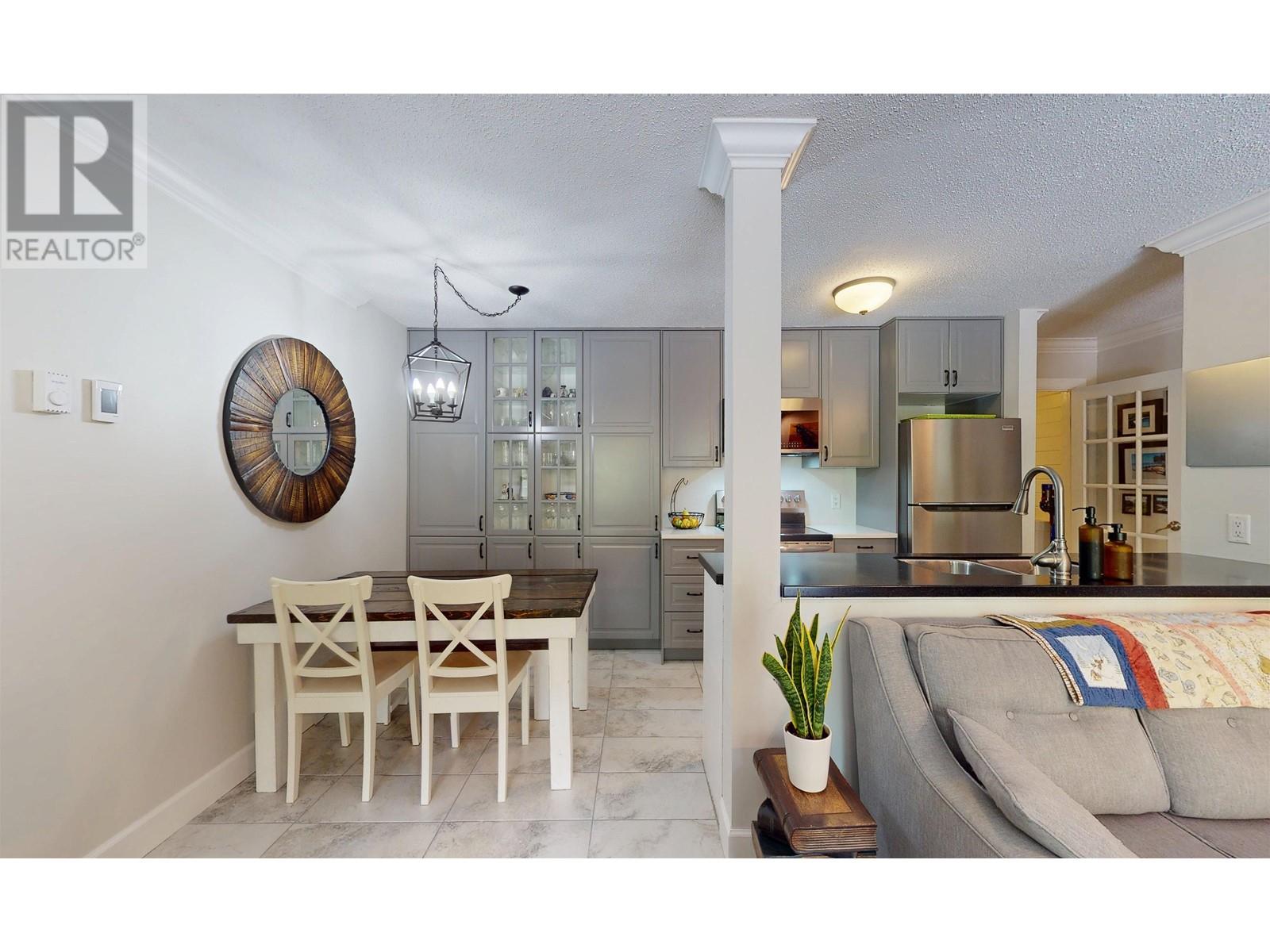 6 2201 EVA LAKE ROAD, Whistler