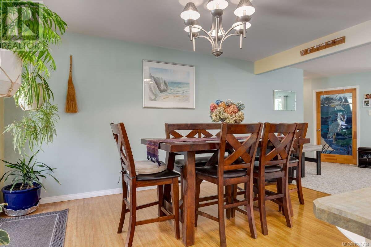 Photo 11 of 1356 Meadowood Way, Qualicum Beach BC