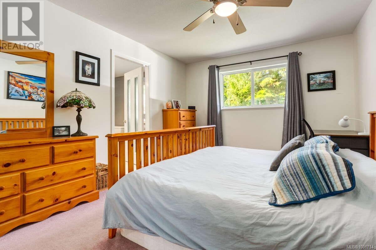 Photo 17 of 1356 Meadowood Way, Qualicum Beach BC