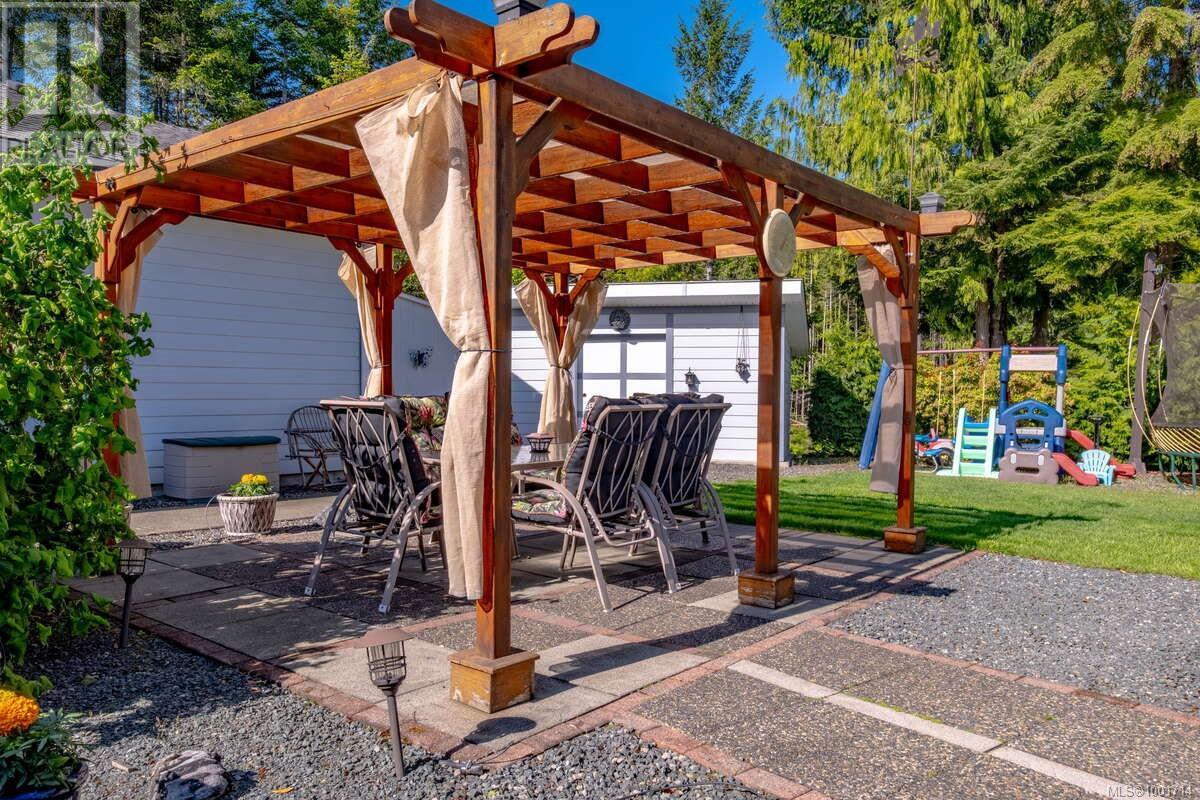 Photo 32 of 1356 Meadowood Way, Qualicum Beach BC