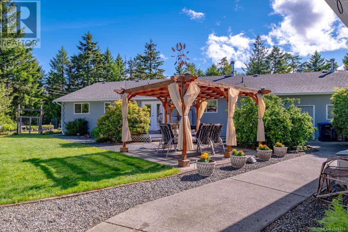 Photo 35 of 1356 Meadowood Way, Qualicum Beach BC
