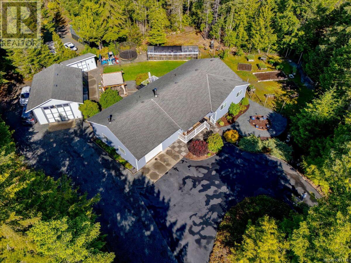Photo 48 of 1356 Meadowood Way, Qualicum Beach BC