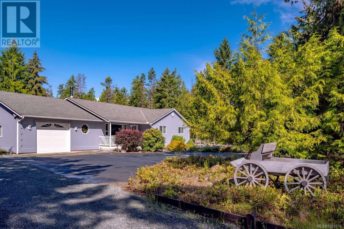 Photo 5 of 1356 Meadowood Way, Qualicum Beach BC