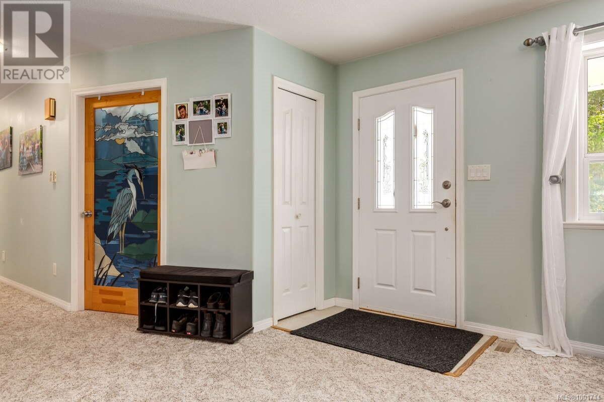 Photo 7 of 1356 Meadowood Way, Qualicum Beach BC