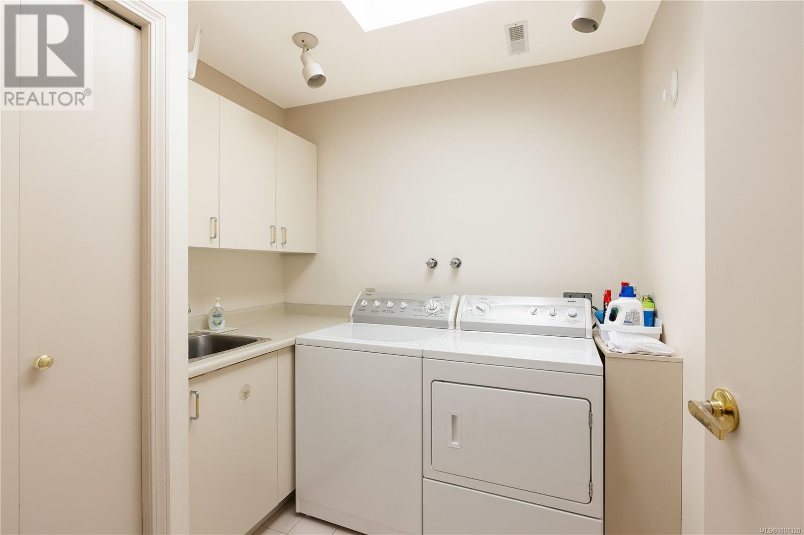  335 King George Terrace, Oak Bay