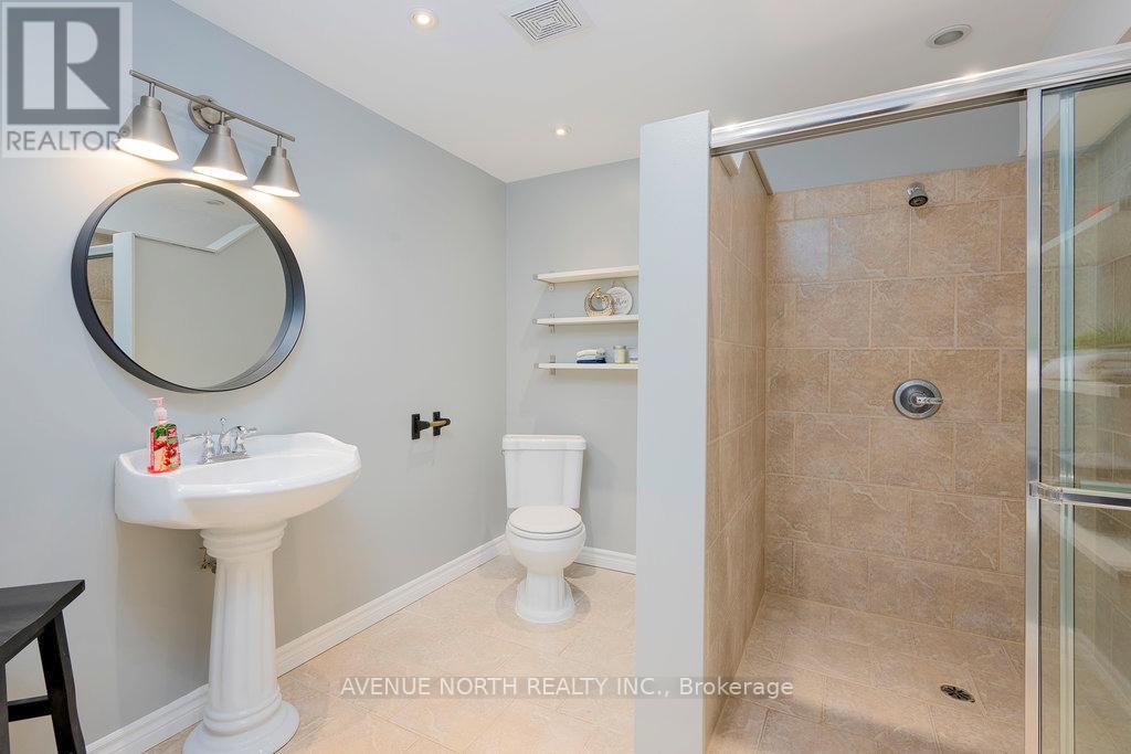 https://ddfcdn.realtor.ca/listing/TS638841485572570000/reb76/highres/7/x11930307_32.jpg