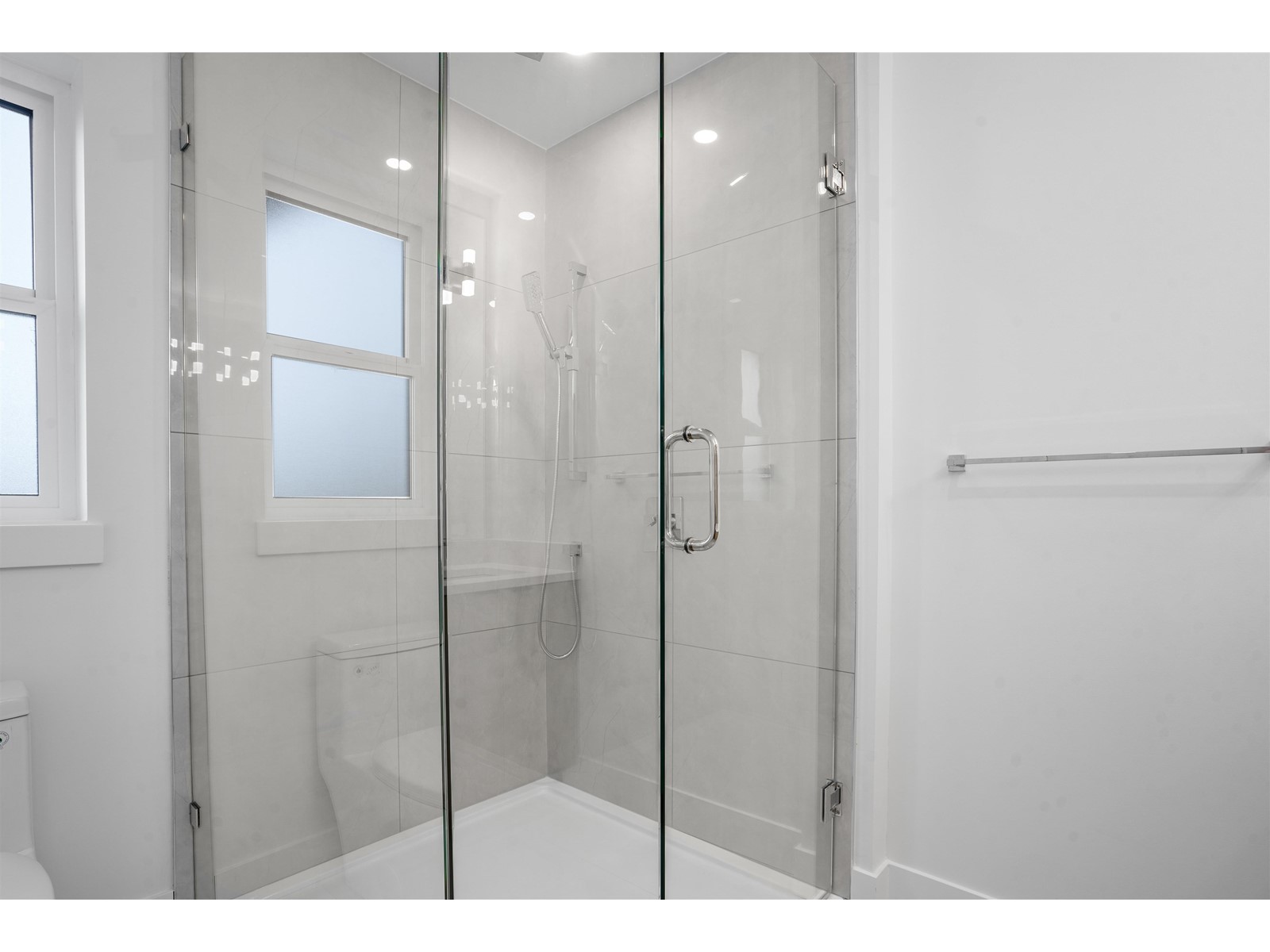 Photo 6 of 20483 74 B Avenue, Langley BC