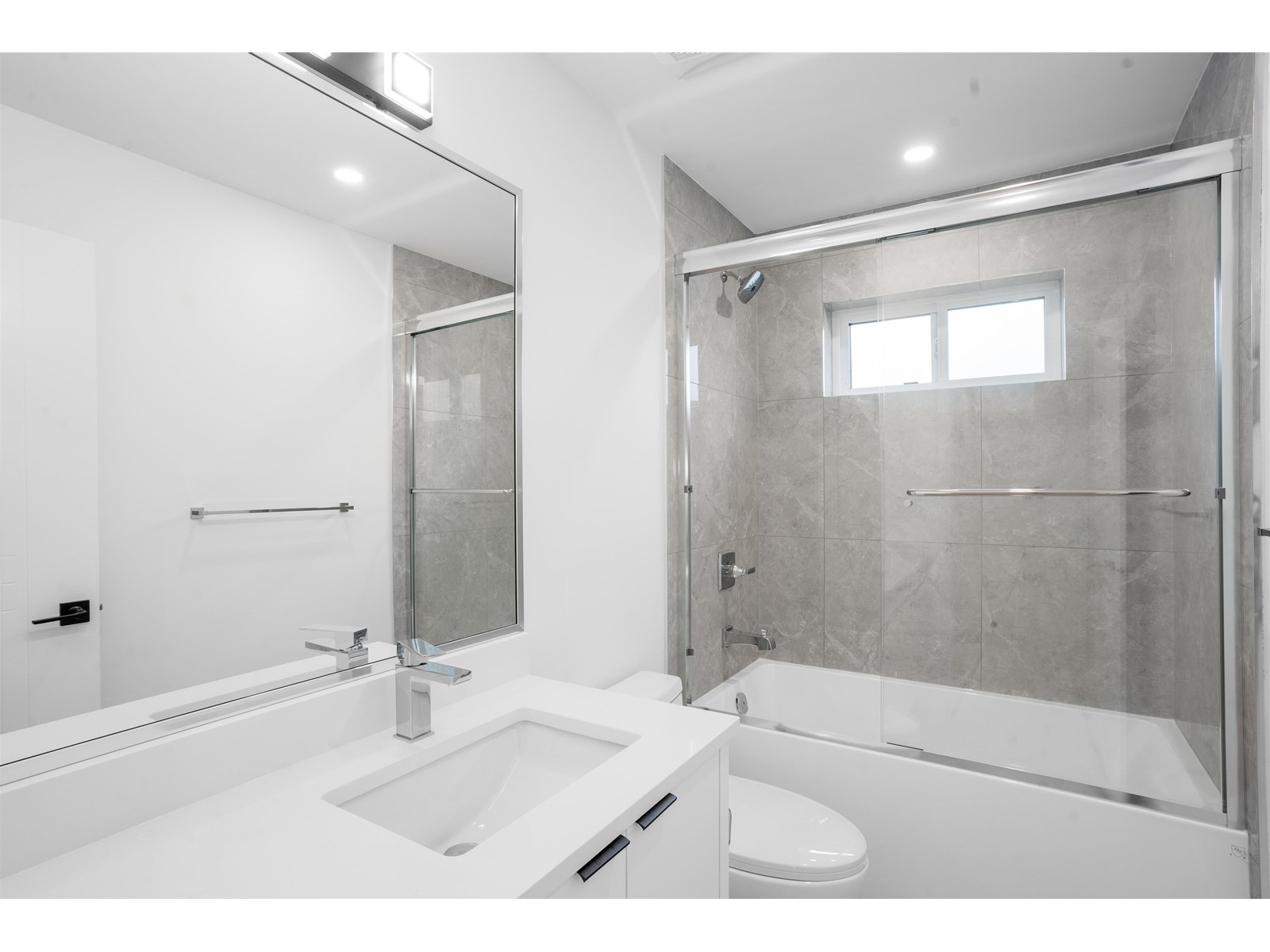 Photo 13 of 20483 74 B Avenue, Langley BC