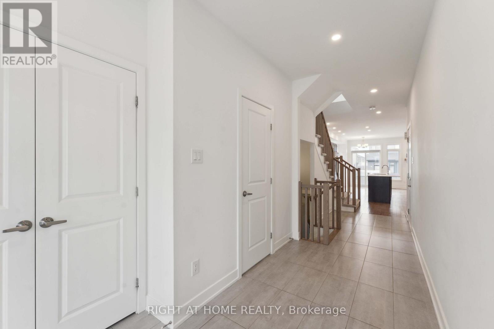 Welcoming spacious Foyer/Entrance