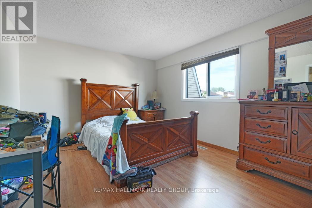 Photo 15 of 24 Erin Crescent, Ottawa ON