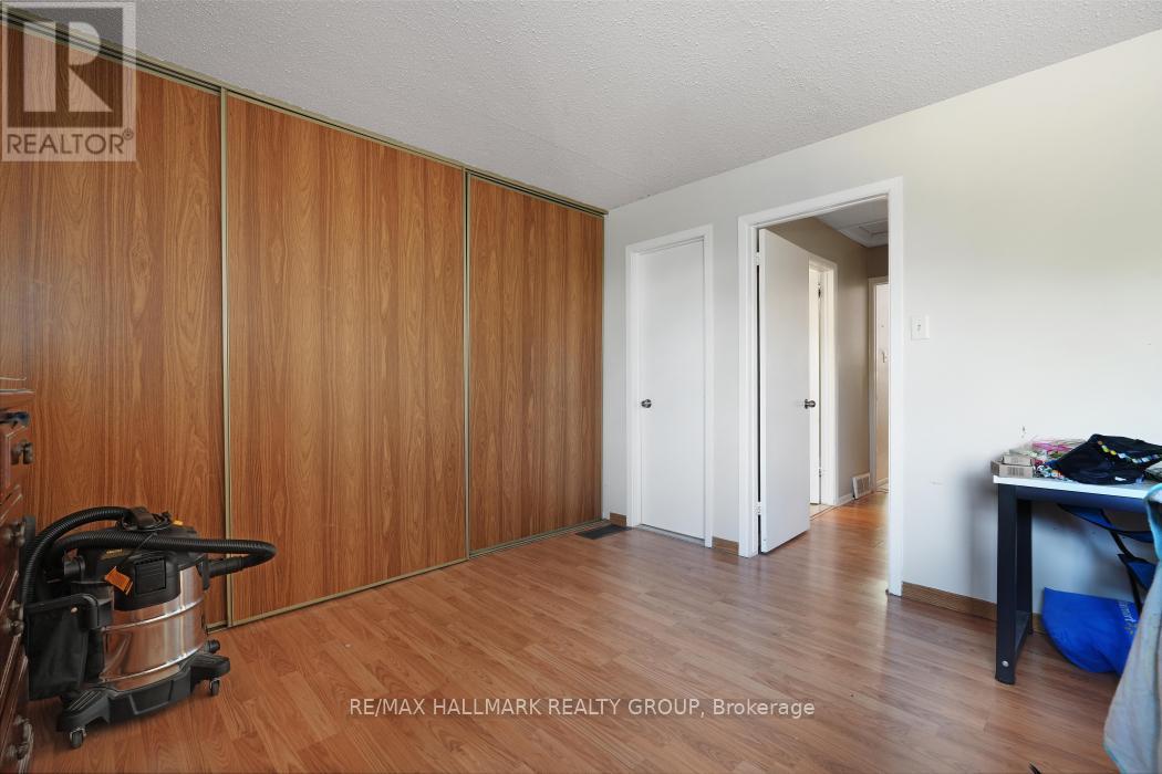 Photo 22 of 24 Erin Crescent, Ottawa ON