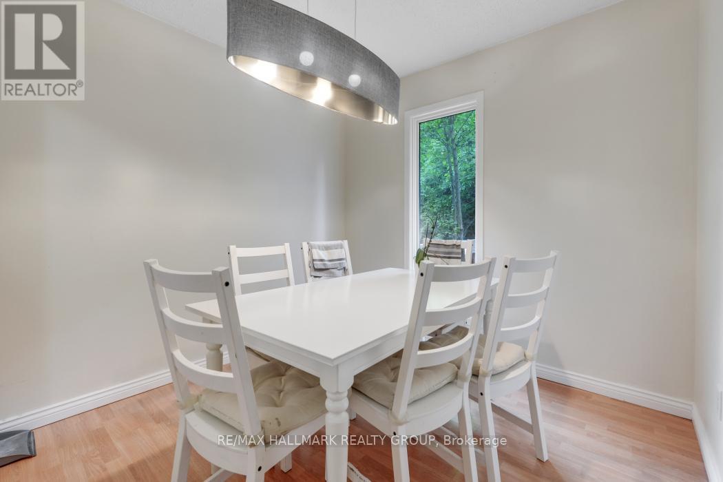 Photo 8 of 24 Erin Crescent, Ottawa ON
