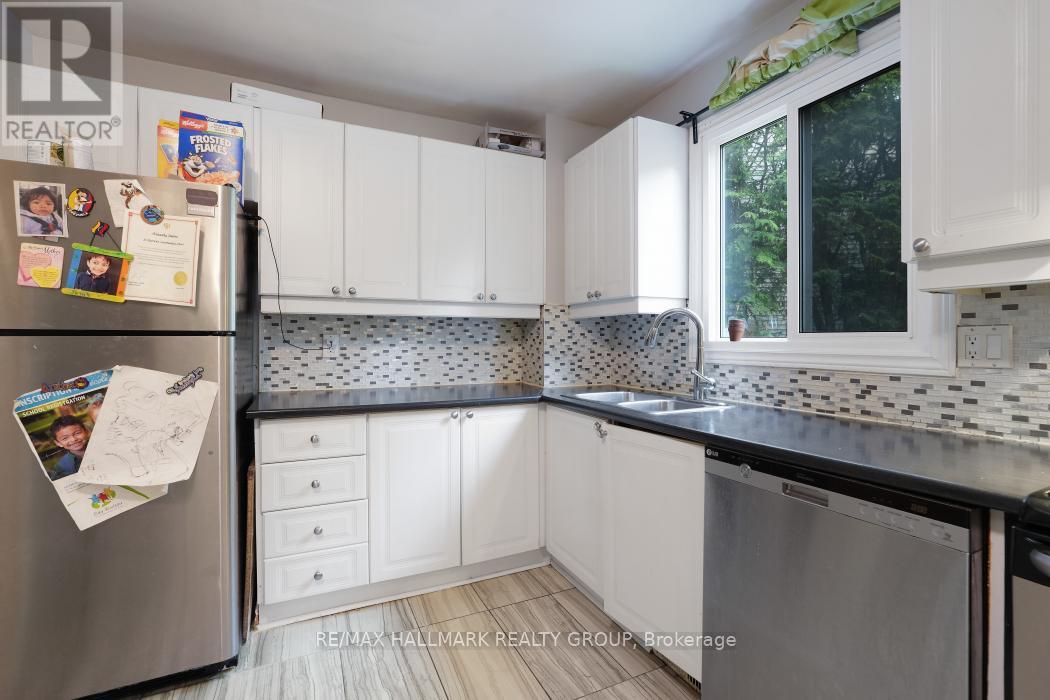 Photo 23 of 24 Erin Crescent, Ottawa ON