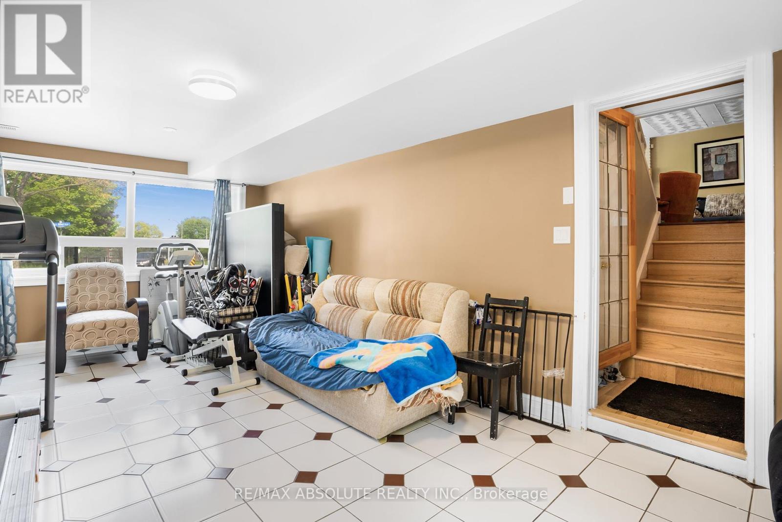 Photo 11 of 408 410 Allen Boulevard, Ottawa ON