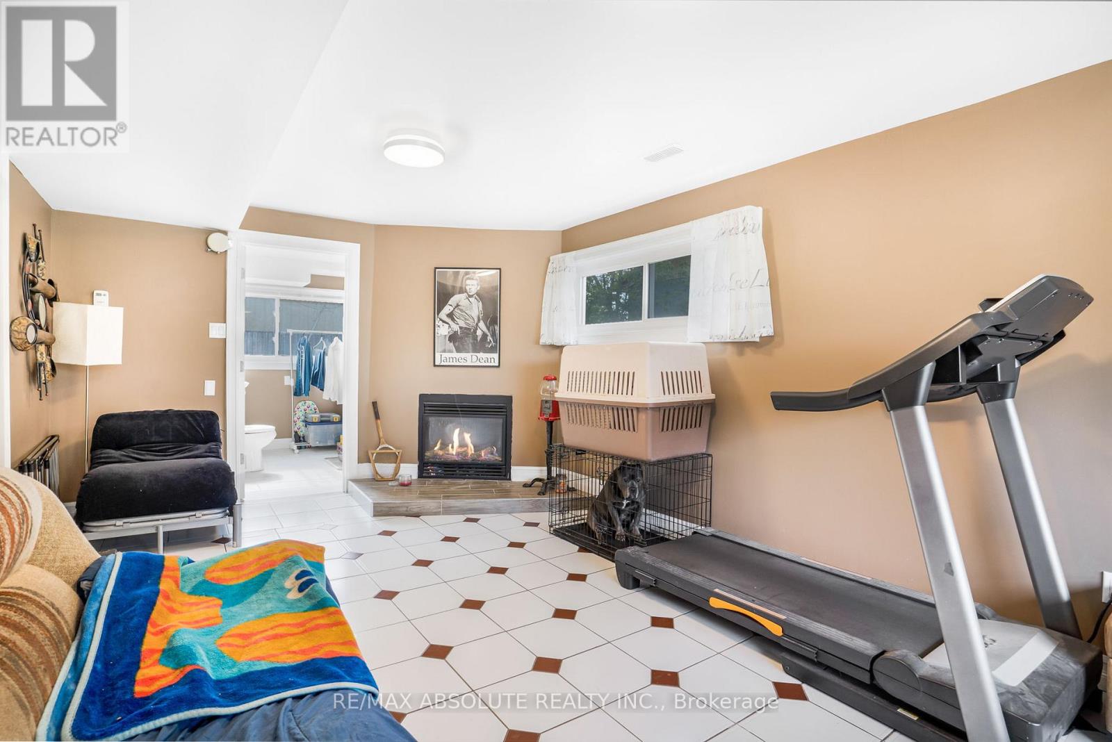 Photo 12 of 408 410 Allen Boulevard, Ottawa ON