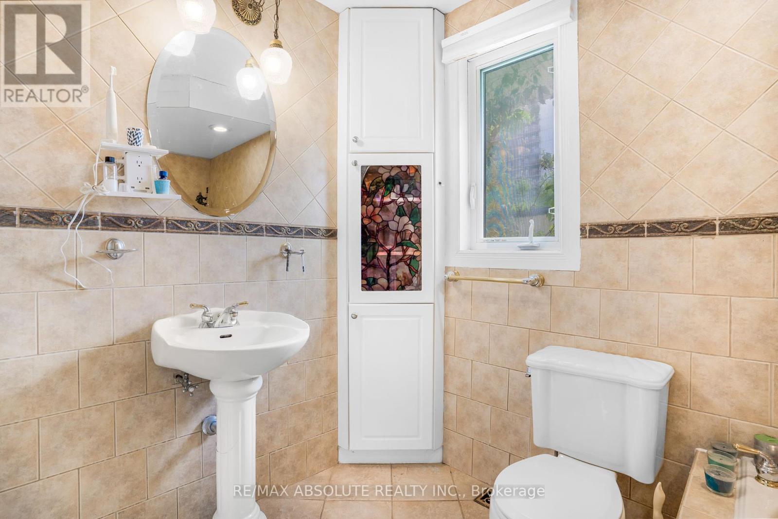 Photo 17 of 408 410 Allen Boulevard, Ottawa ON