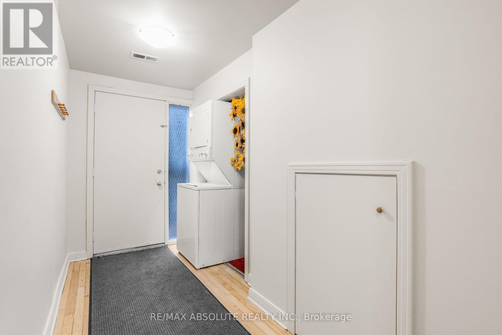 Photo 18 of 408 410 Allen Boulevard, Ottawa ON