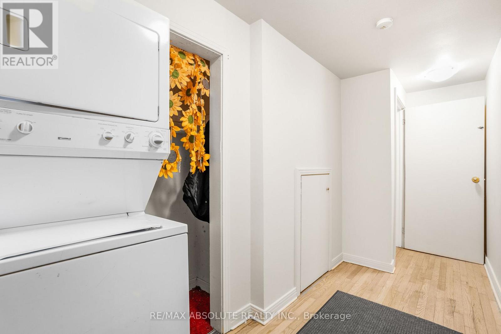 Photo 19 of 408 410 Allen Boulevard, Ottawa ON