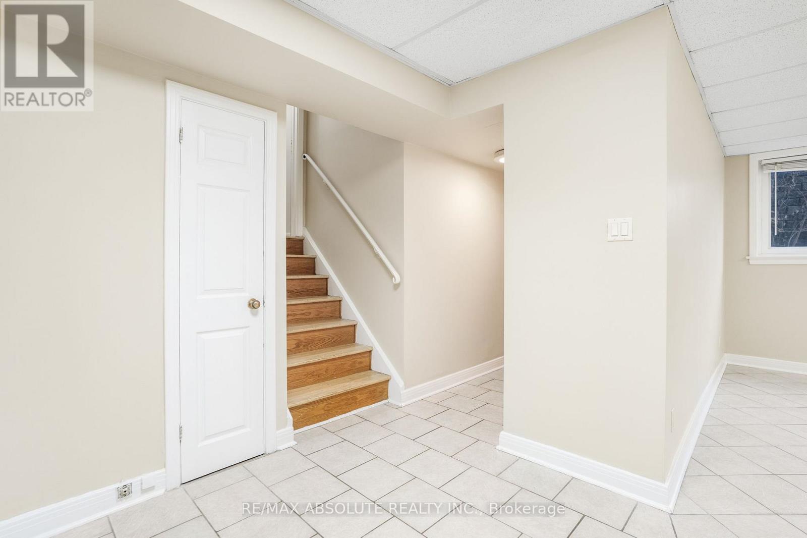 Photo 20 of 408 410 Allen Boulevard, Ottawa ON