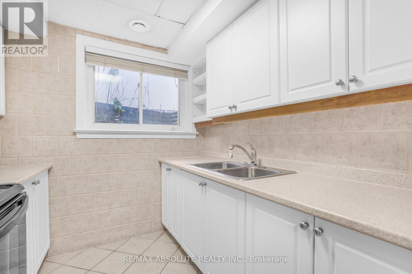 Photo 21 of 408 410 Allen Boulevard, Ottawa ON