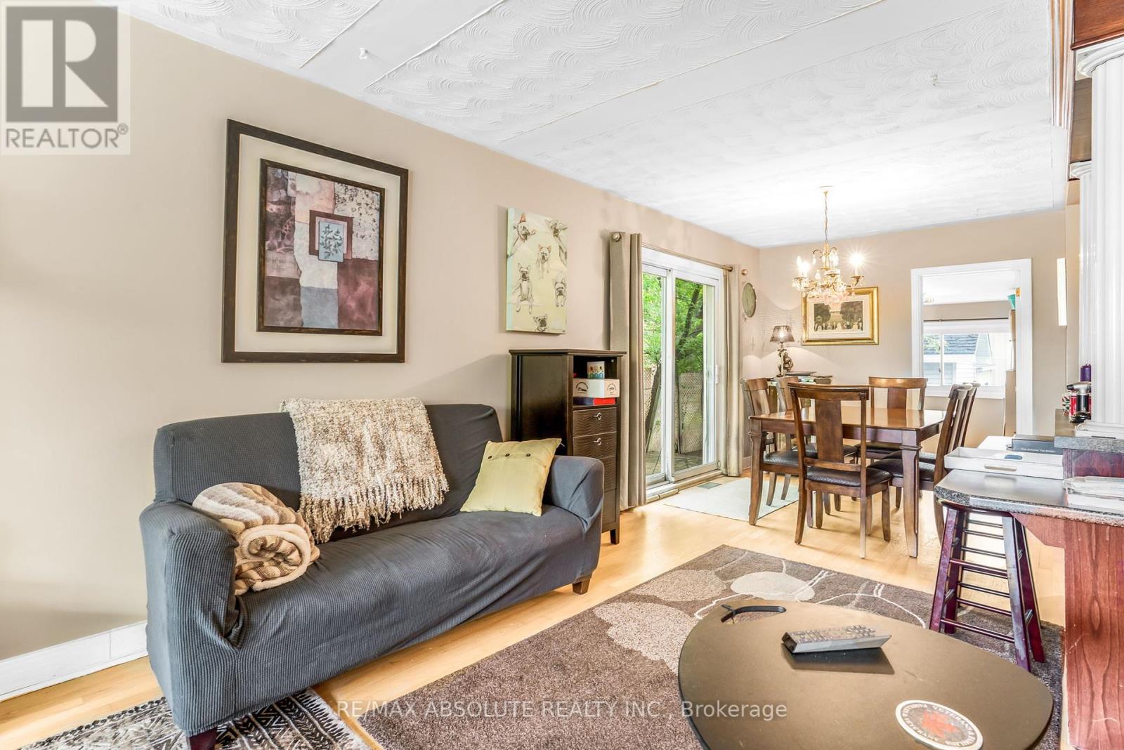 Photo 8 of 408 410 Allen Boulevard, Ottawa ON