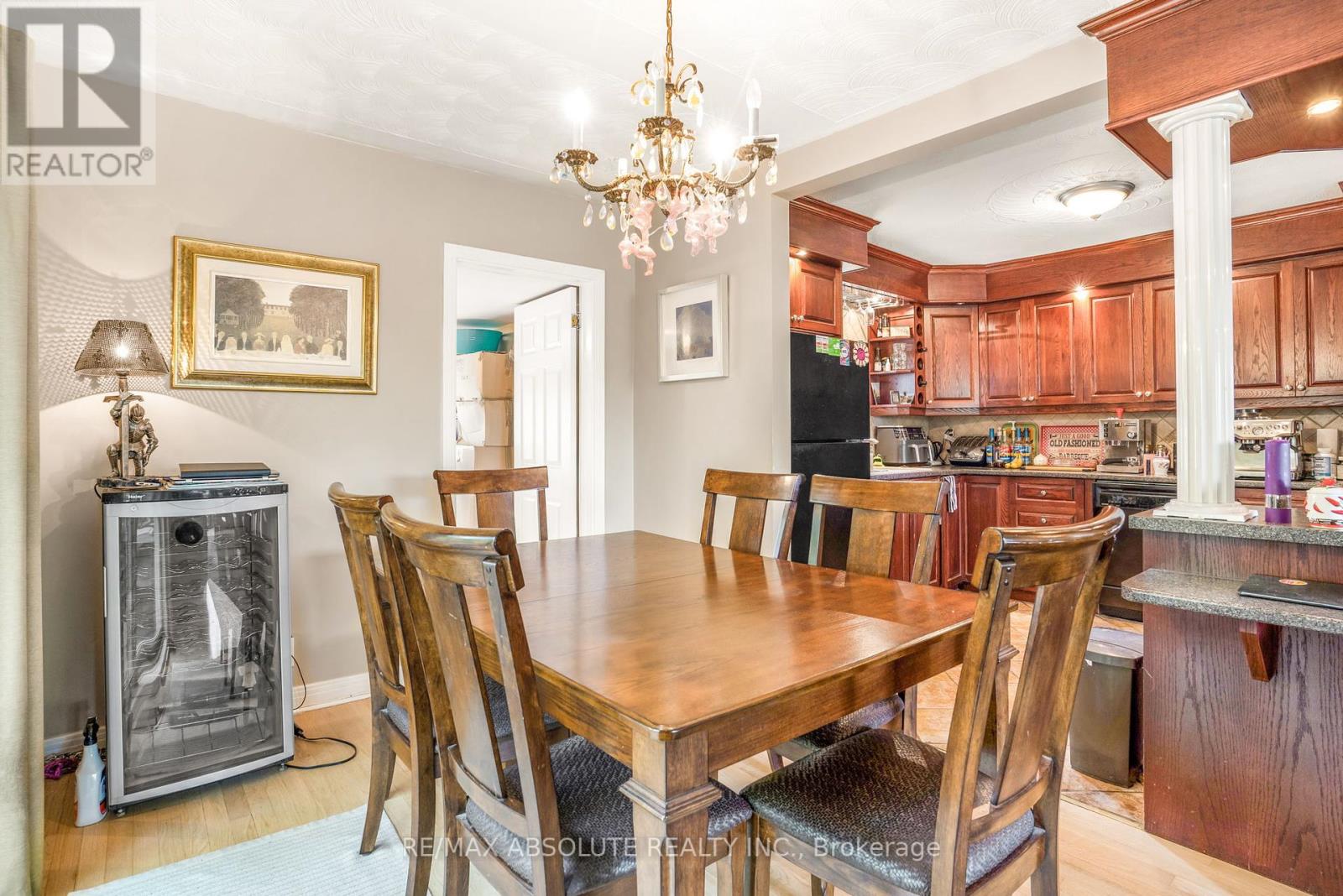 Photo 9 of 408 410 Allen Boulevard, Ottawa ON