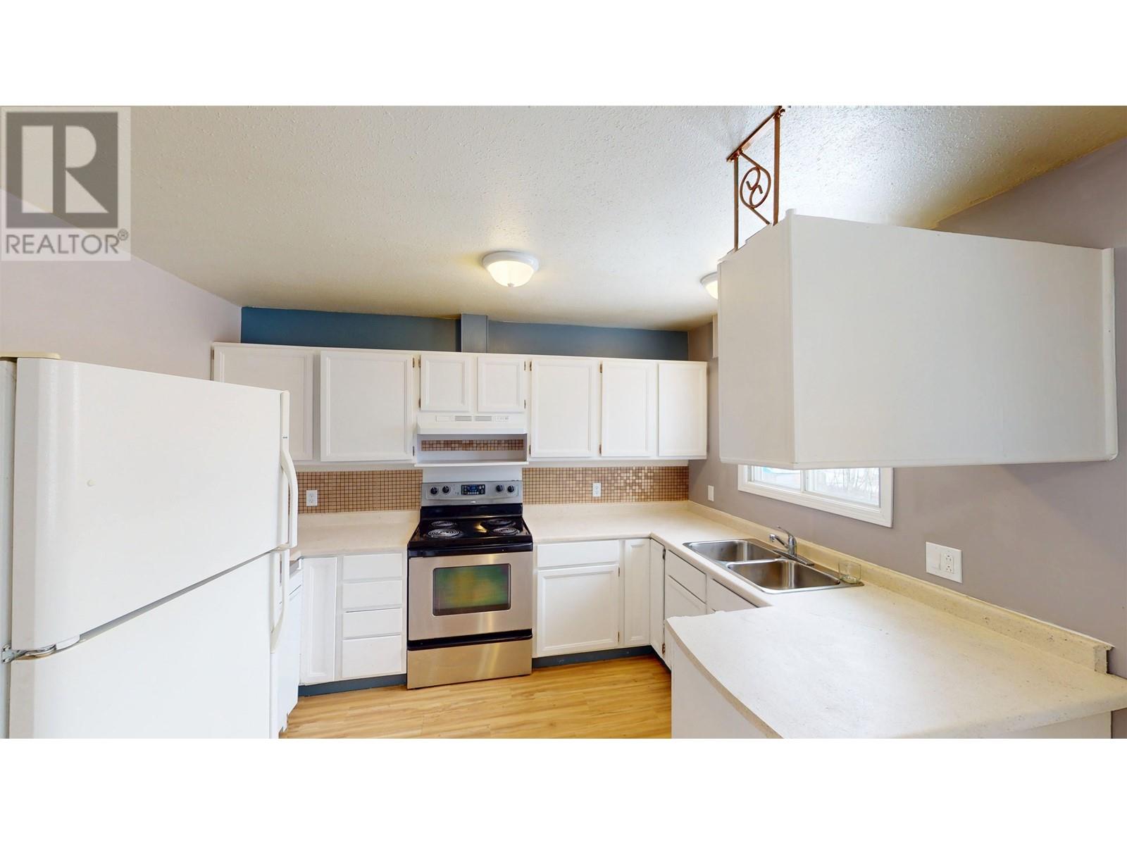 Photo 18 of 10109 Macintosh Crescent, Hudsons Hope BC
