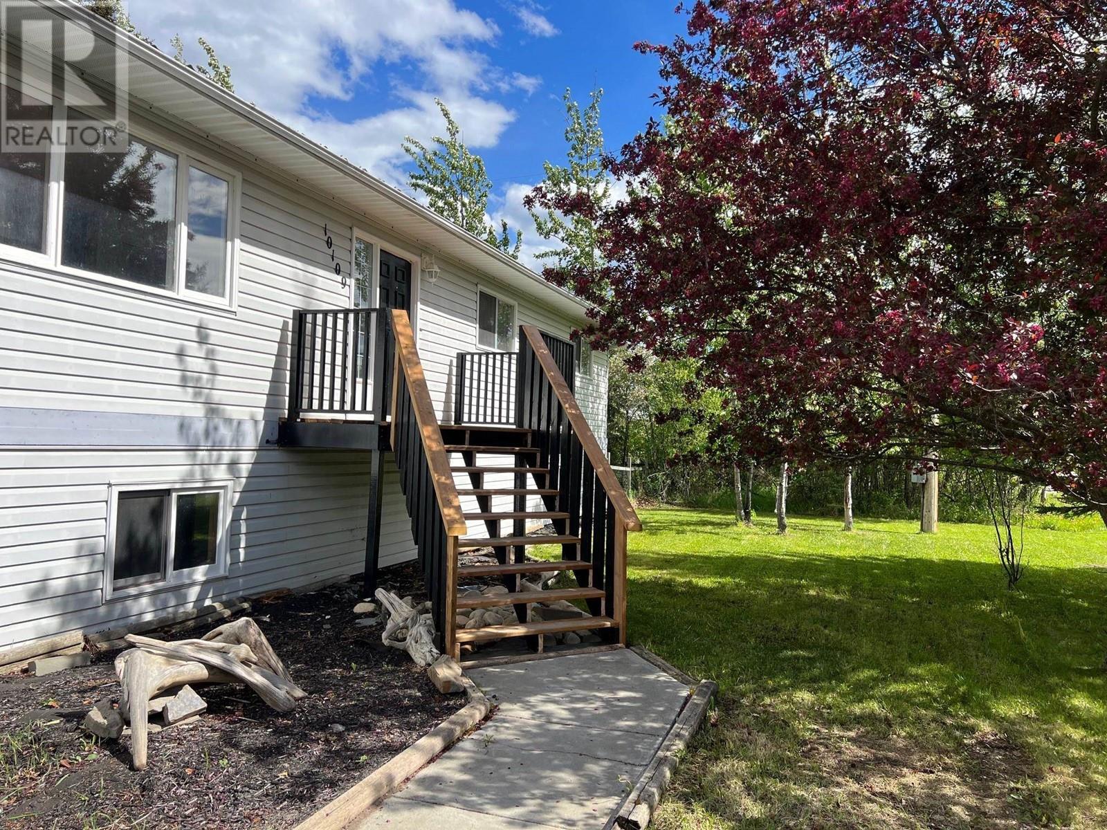 10109 MACINTOSH CRESCENT, Hudsons Hope