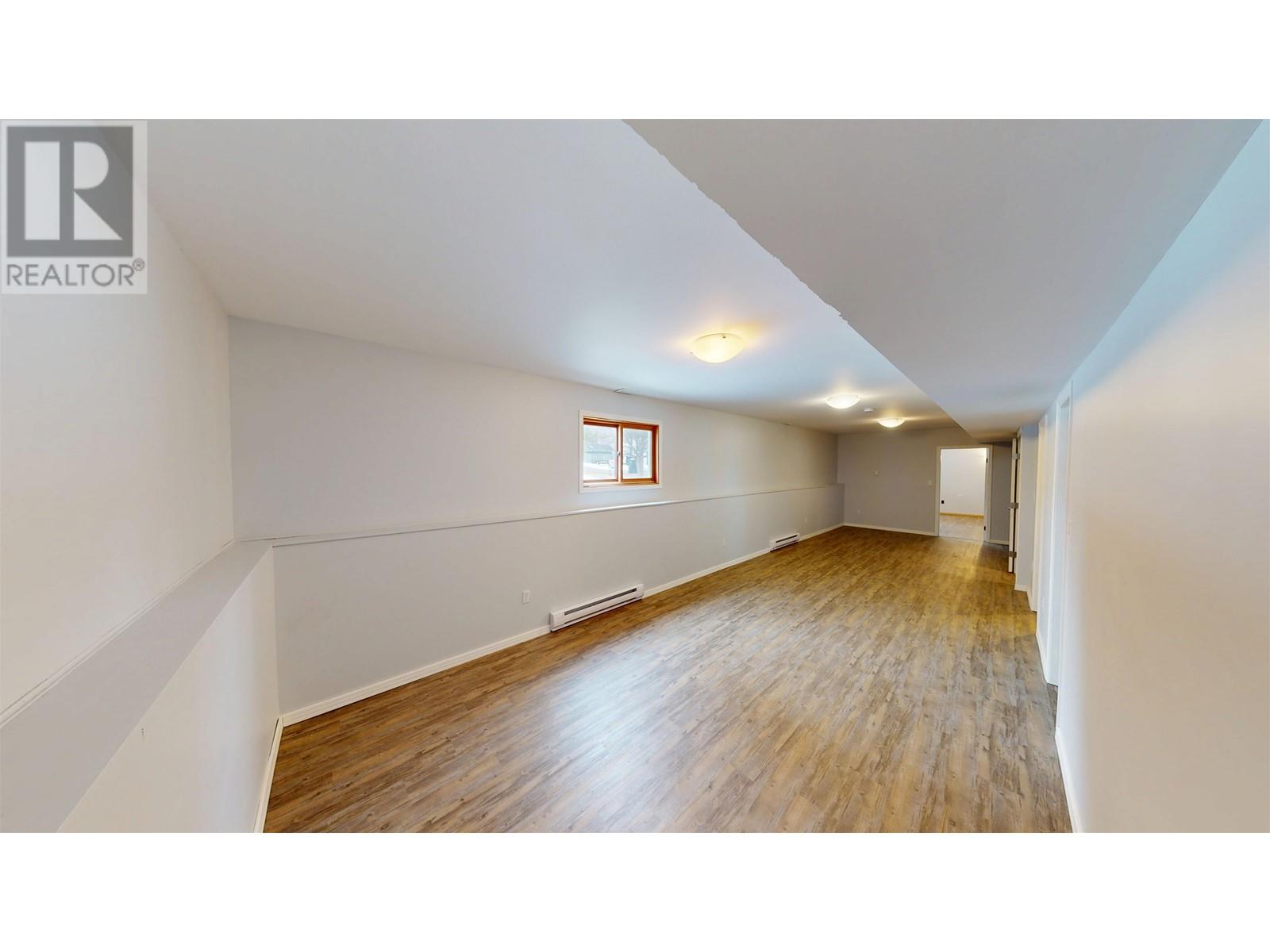 Photo 3 of 10109 Macintosh Crescent, Hudsons Hope BC