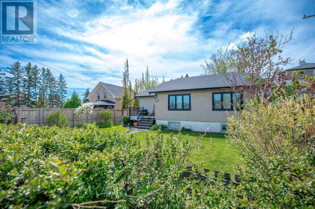 313 Ross Avenue, Cochrane, Alberta