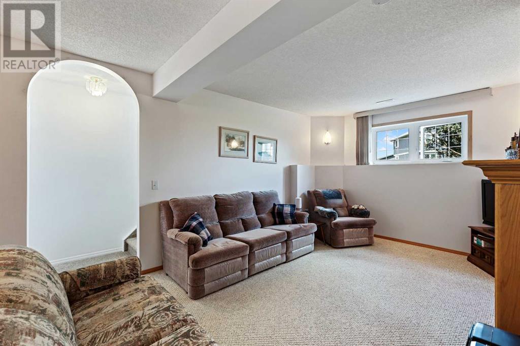 Single Family House Bi-level for Sale in  Saddlemead Road NE Saddle Ridge Calgary 
