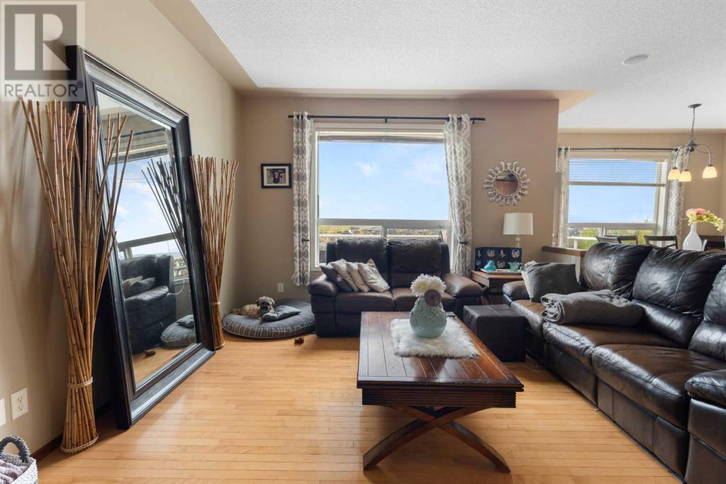 Single Family House for Sale in  Tuscany Ridge Crescent NW Tuscany Calgary 
