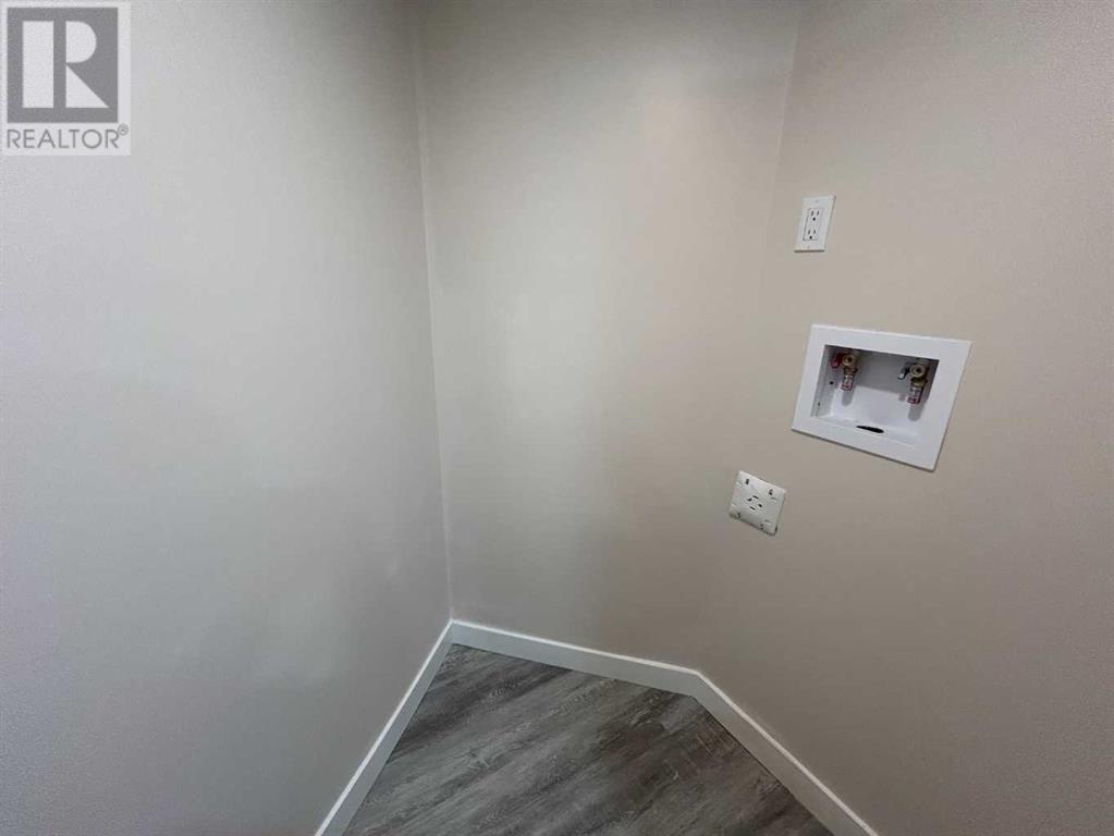 Single Family House for Sale in  Douglas Ridge Close SE Douglasdale/Glen Calgary 
