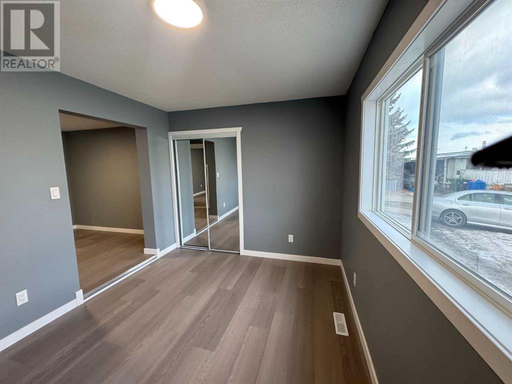 Single Family House Mobile Home for Sale in    Street NW Greenwood/Greenbriar Calgary 