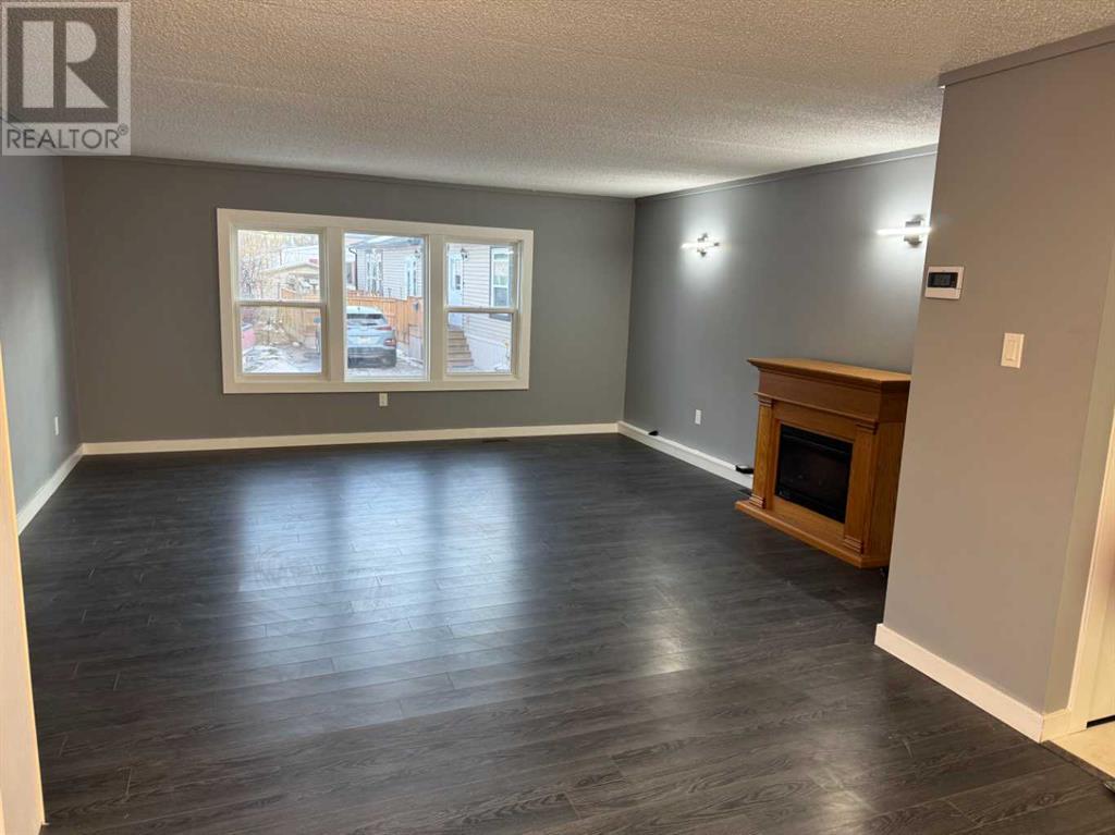 Single Family House Mobile Home for Sale in    Street NW Greenwood/Greenbriar Calgary 