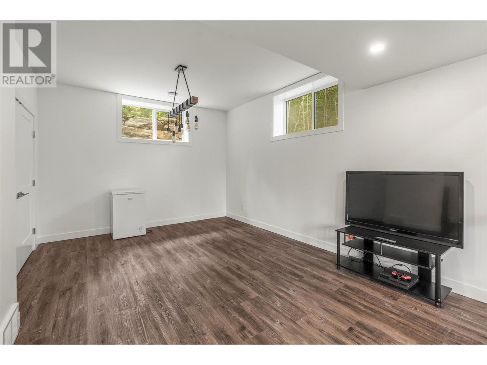 Photo 36 of 5064 Ridge Road, Eagle Bay BC