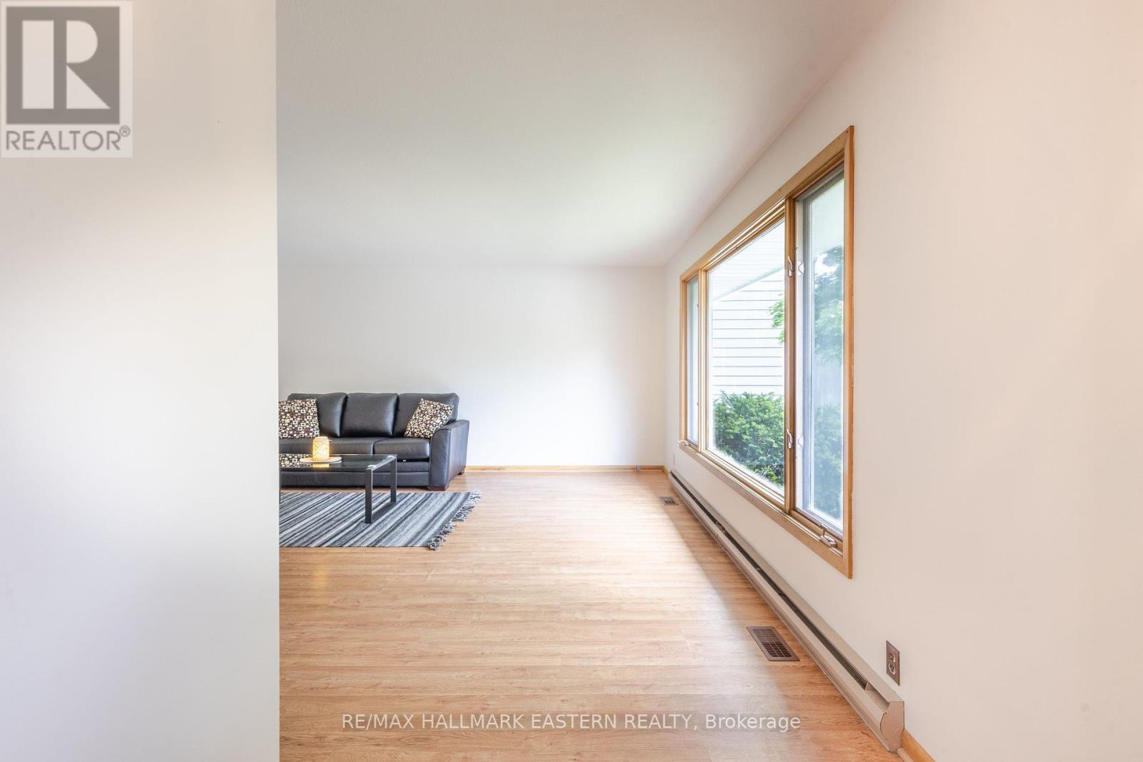 Photo 5 of 66 Doxsee Avenue N, Trent Hills ON
