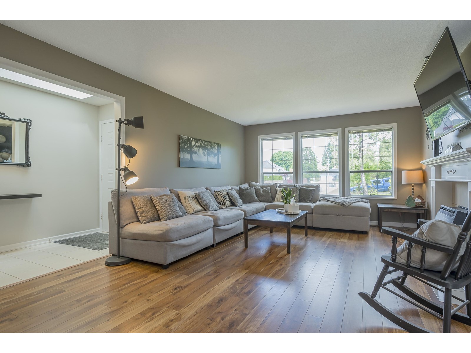 Photo 5 of 4841 208 A Street, Langley BC