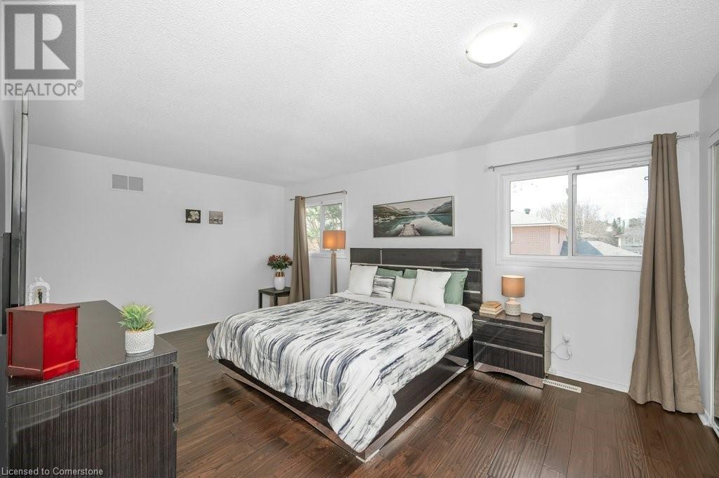 Photo 15 of 274 Honeyvale Road, Oakville ON