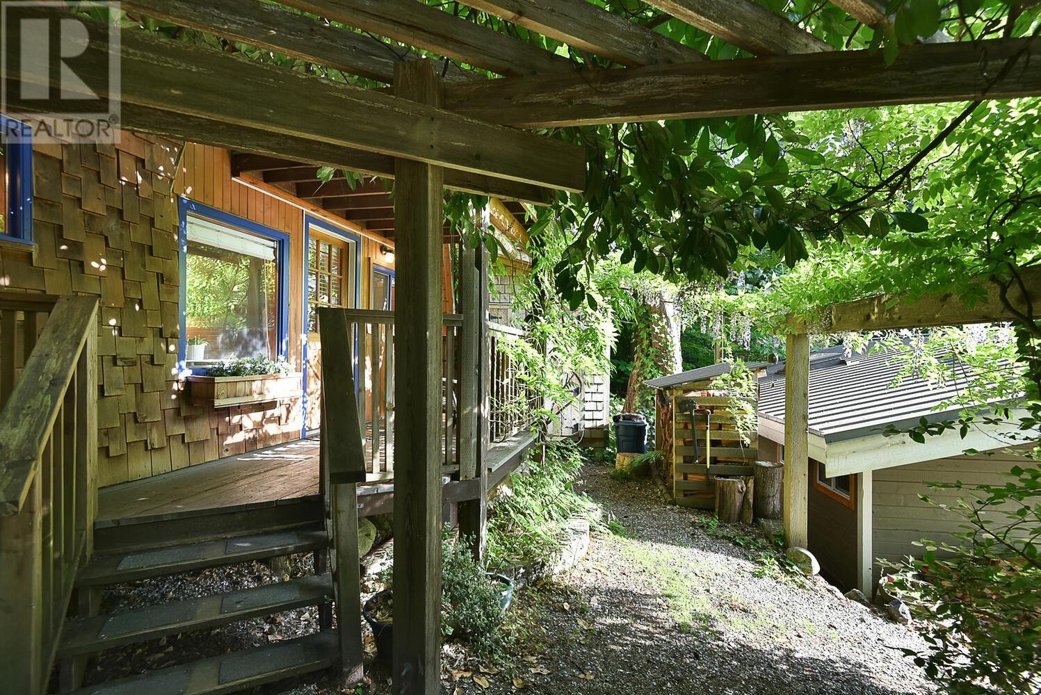 7563 SECHELT INLET ROAD, Sechelt
