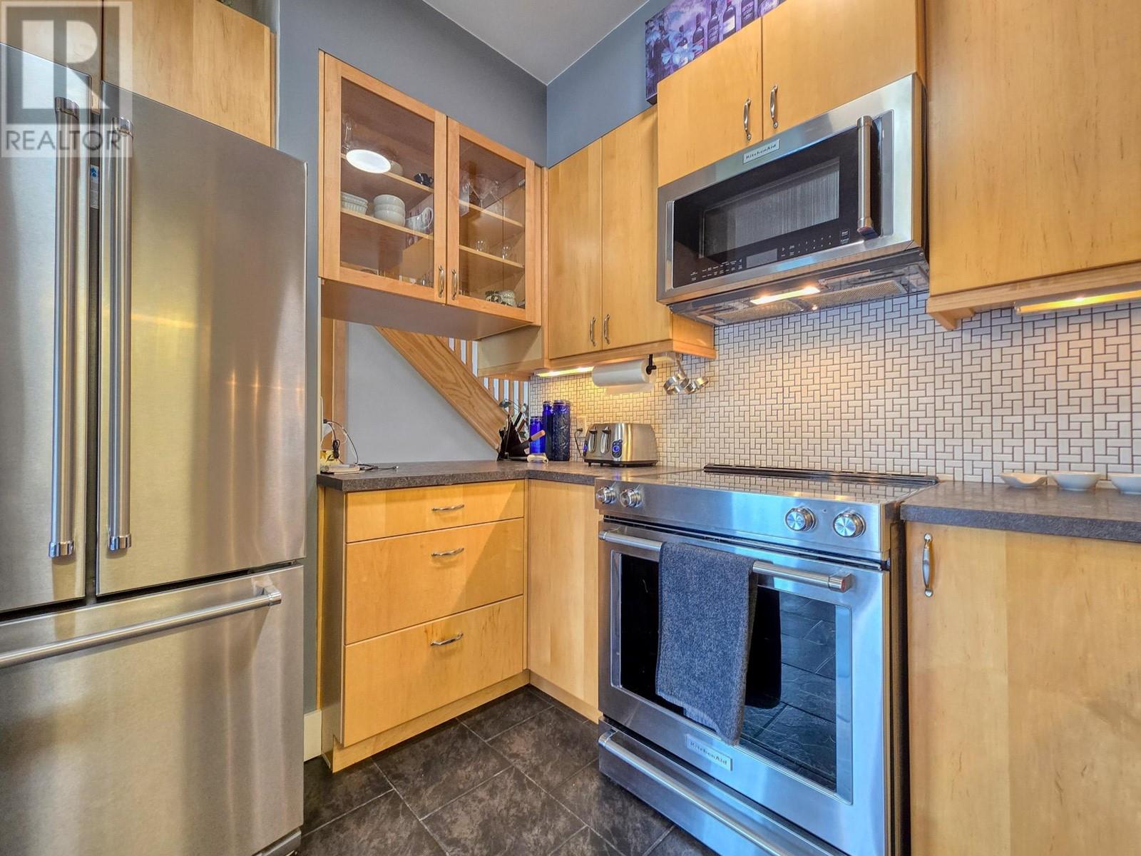 4778 CRESCENTWOOD Drive, Edgewater