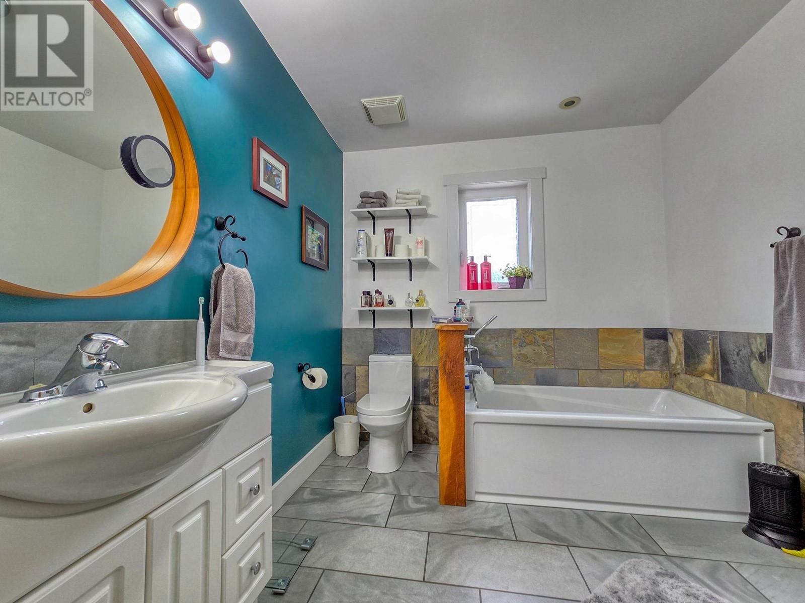 4778 CRESCENTWOOD Drive, Edgewater